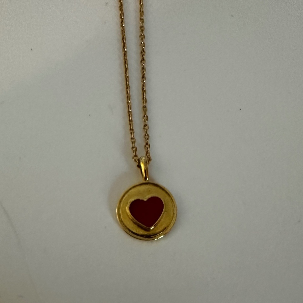 Jewelry: Gold simple heart necklace